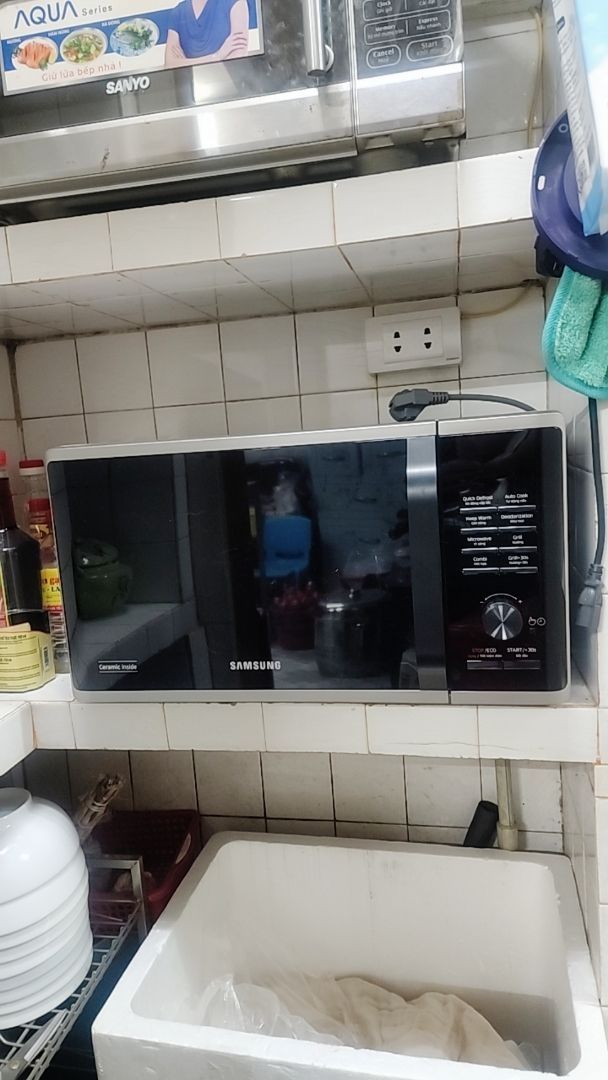 Thiết kế lò vi sóng Samsung 23 lít