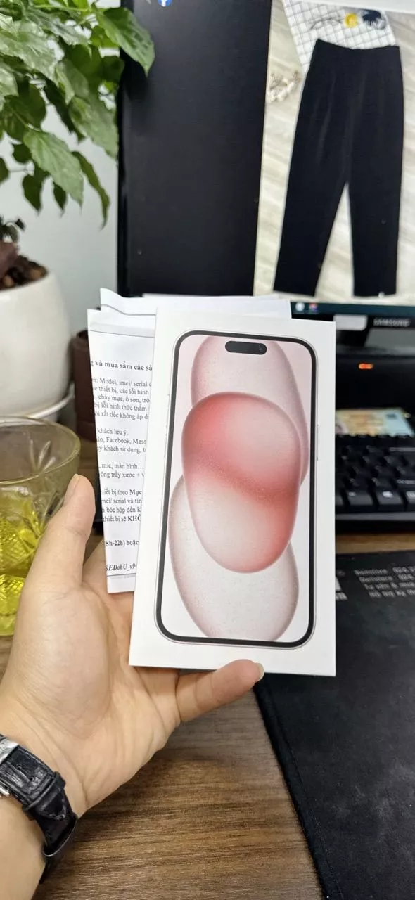 iPhone 15 256GB chi tiết máy