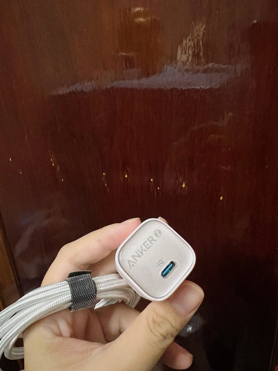 Thiết kế chân gập ANKER Zolo