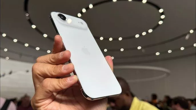 iPhone Air camera sau