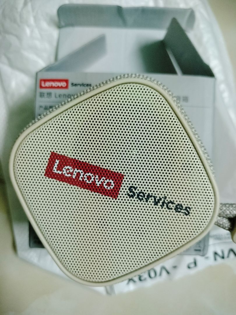 Thiết kế di động của loa Lenovo HD100