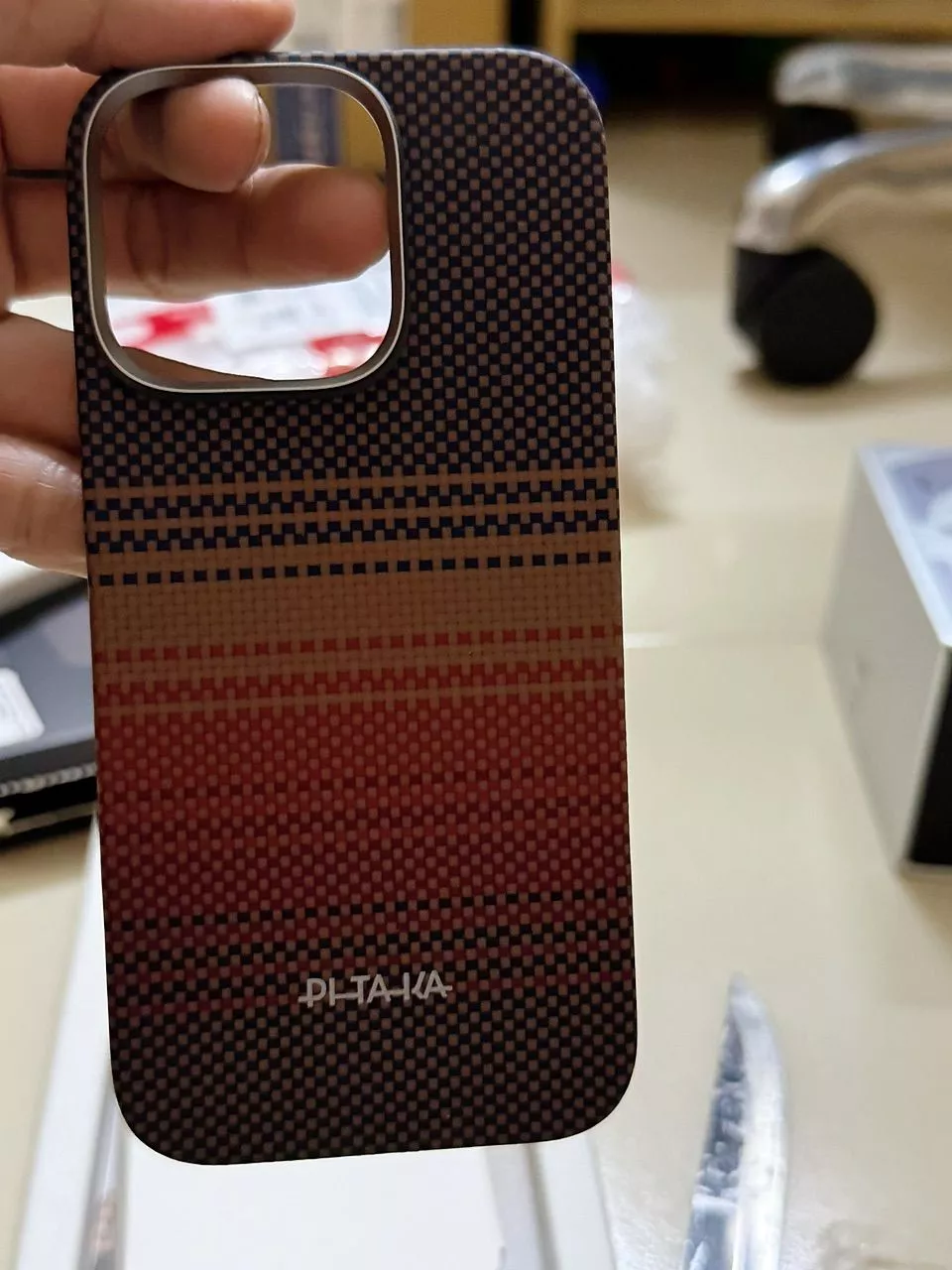 Ốp lưng Pitaka Ultra-Slim màu Sunset cho iPhone 16 Pro Max