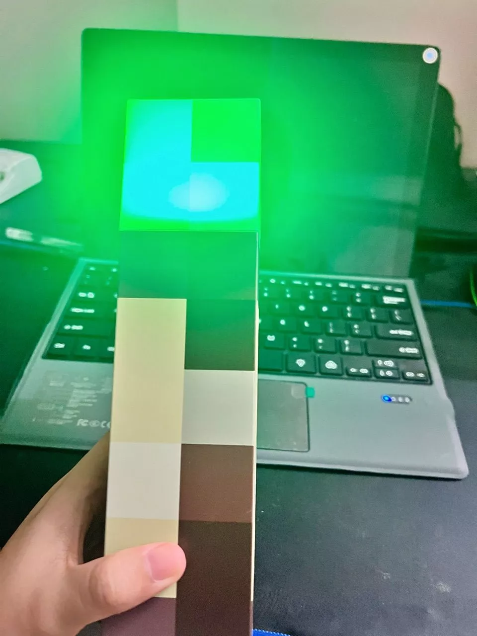 Đèn đuốc Minecraft làm quà tặng fan