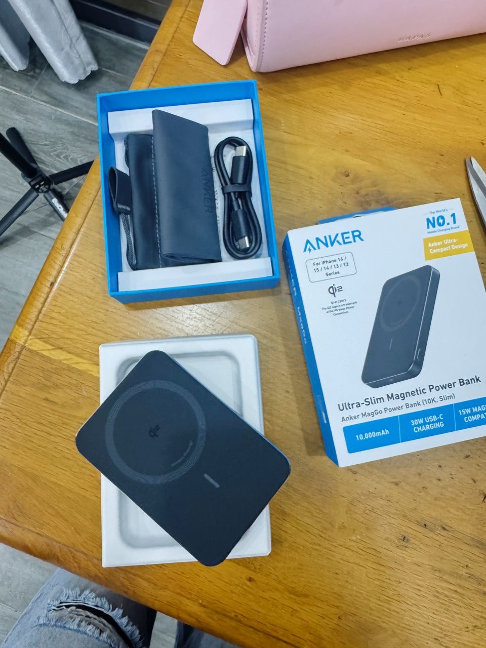 Sạc dự phòng từ tính Anker