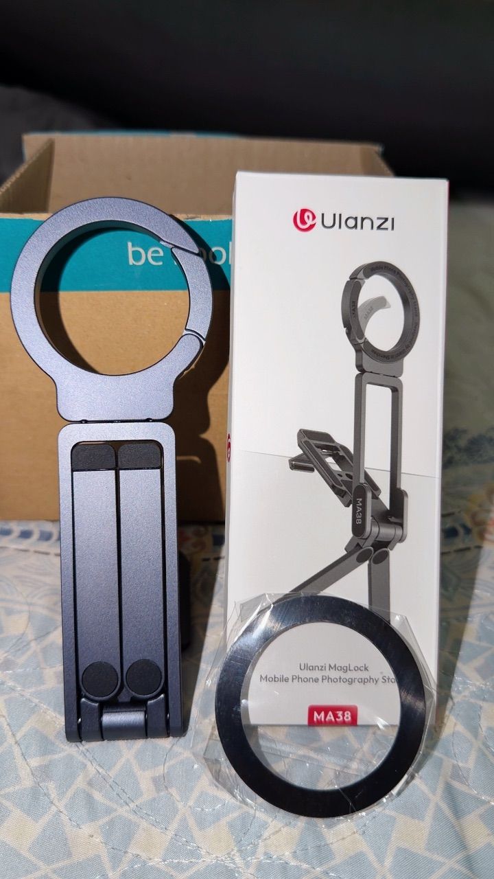 Ulanzi MA38 với ngàm MagLock