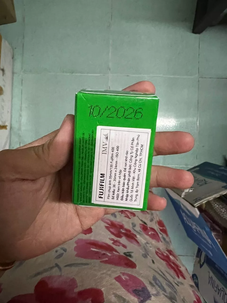 Phim Fujifilm 400 36exp hộp giấy và hũ nhựa bảo quản