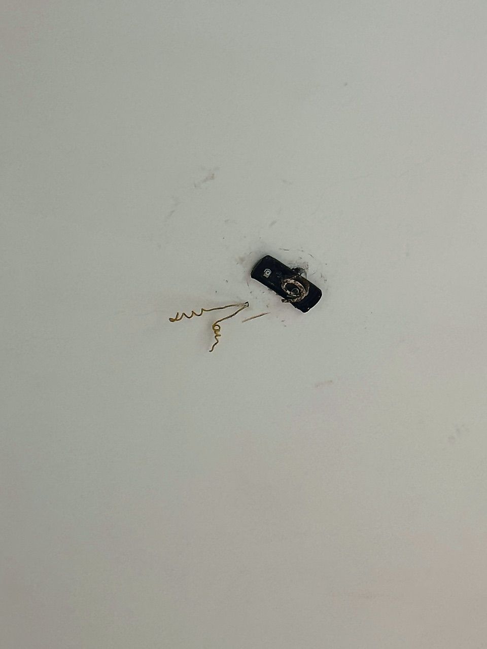 Tai nghe Bluetooth Lenovo LE230 và hộp sạc