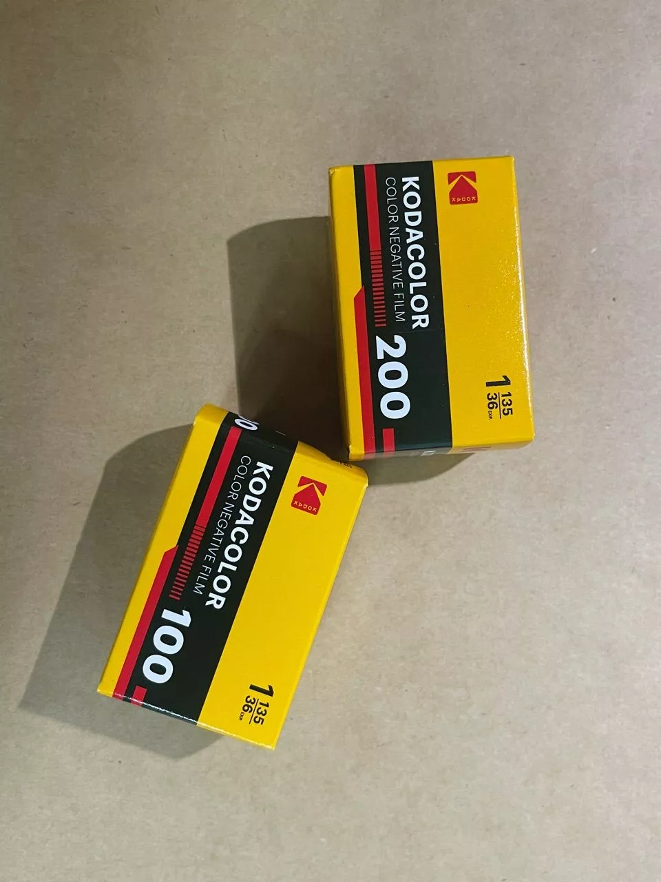 Hộp lẻ phim Fujifilm 400 36exp kèm hũ nhựa