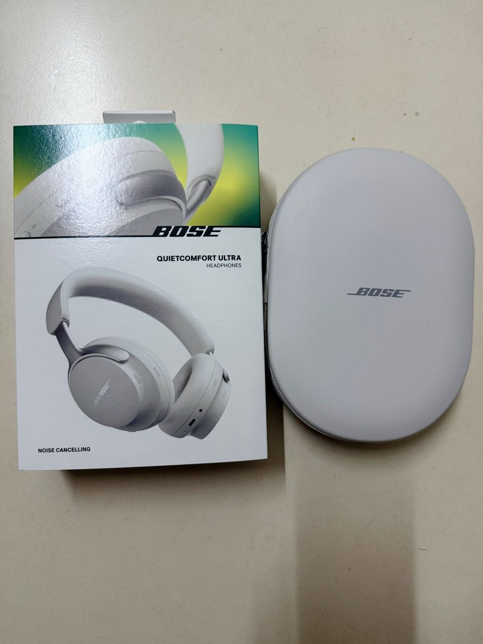 Hộp đựng và phụ kiện Bose QuietComfort Ultra