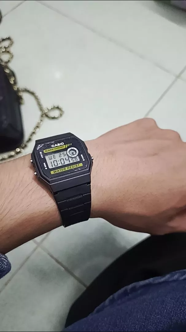 Đồng hồ Casio F-94WA dây cao su đeo tay