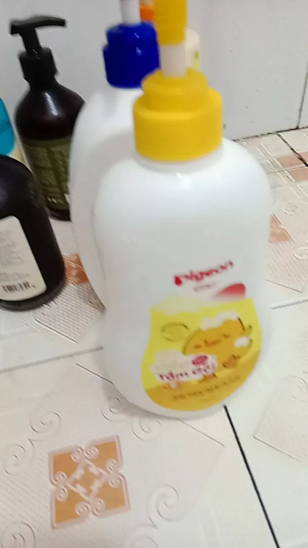 Tắm gội cho da và tóc bé