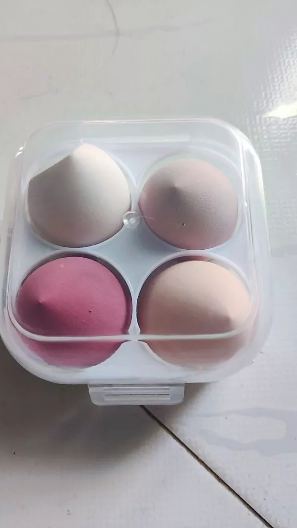 Bốn màu mút trang điểm tím hồng vàng xanh