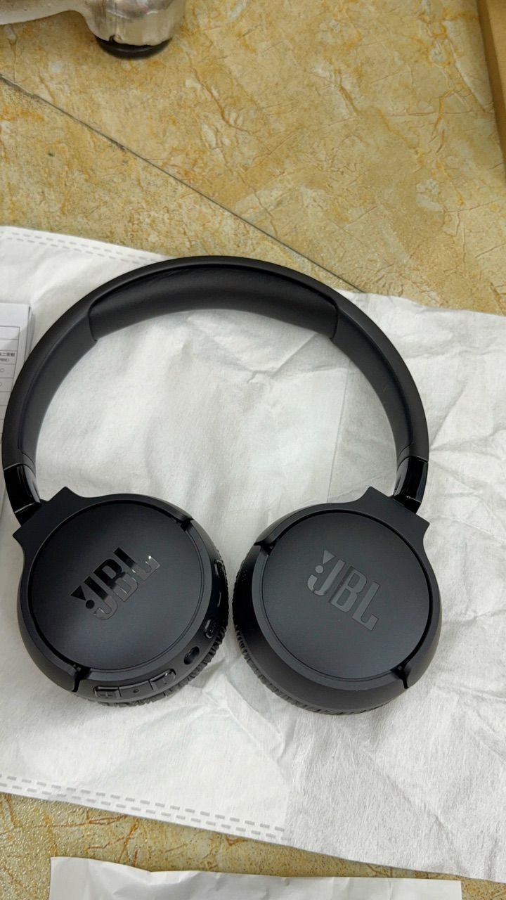 Thiết kế JBL Tune 670NC