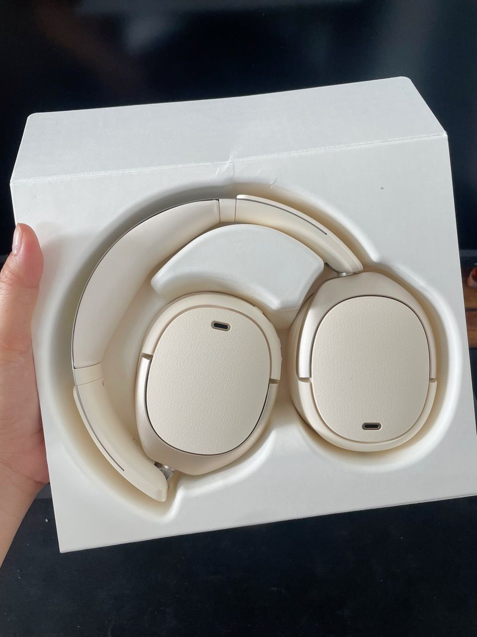 Bộ sản phẩm tai nghe EDIFIER W80