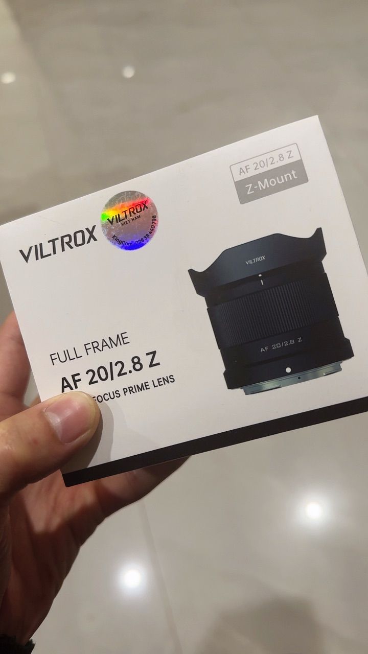 Phụ kiện đi kèm Viltrox AF 20mm F2.8