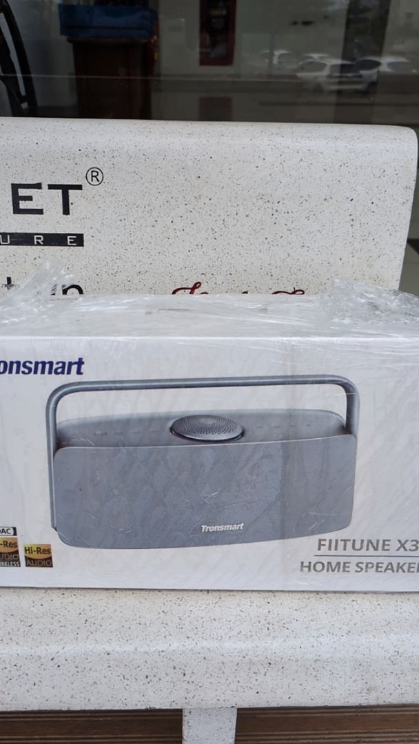 Loa Tronsmart FIITUNE X30 nhìn từ bên cạnh