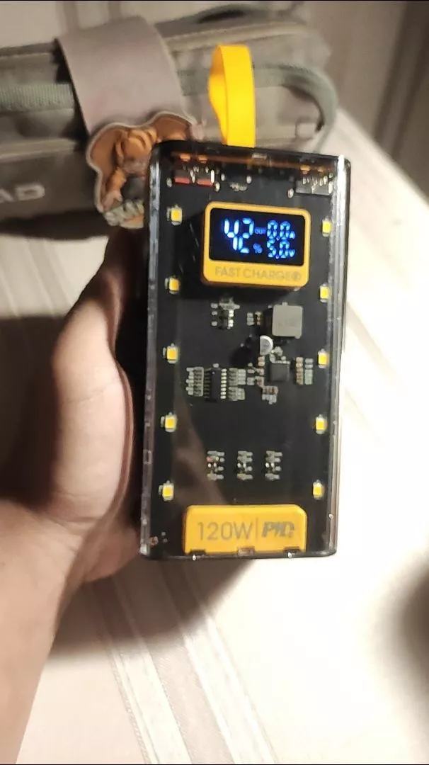 Bộ sạc dự phòng Container 50.000mAh - sạc nhiều thiết bị cùng lúc