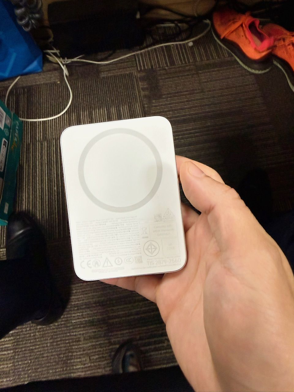 Thiết kế sạc dự phòng Xiaomi dạng từ tính