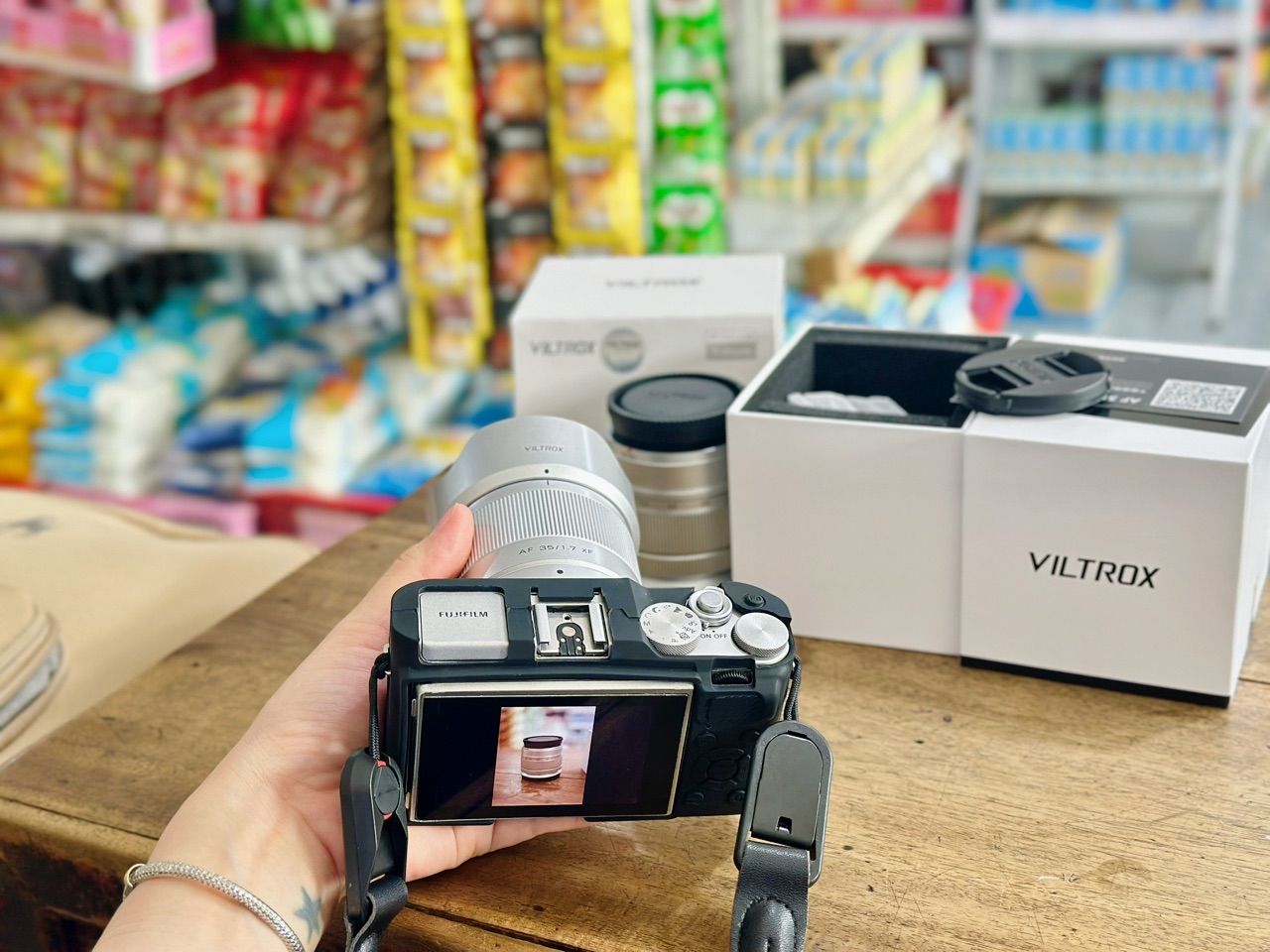 Thiết kế nhỏ gọn của ống kính Viltrox 35mm