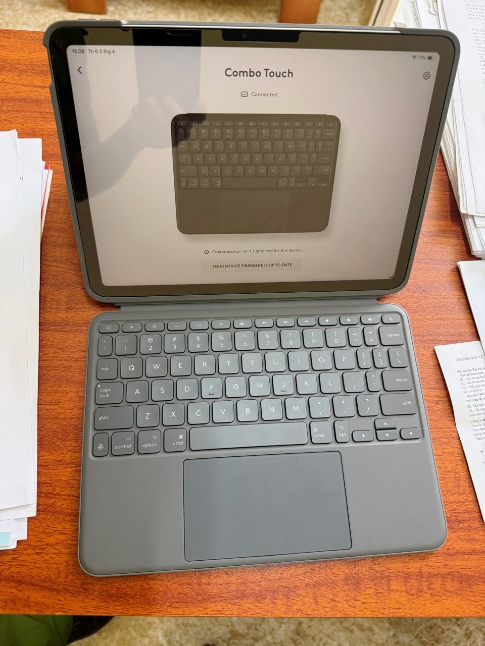 Trackpad và bao bảo vệ Logitech