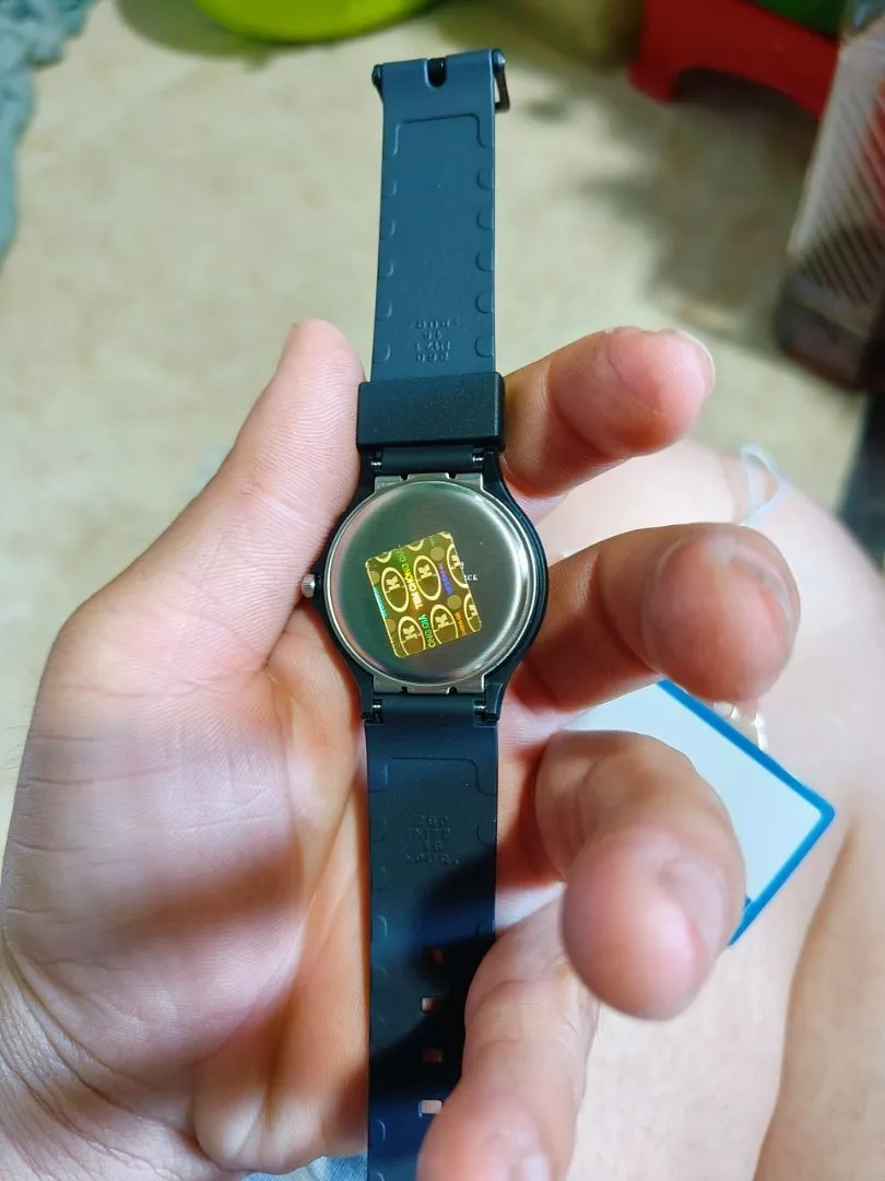 Đồng hồ Casio MQ-24 trên tay