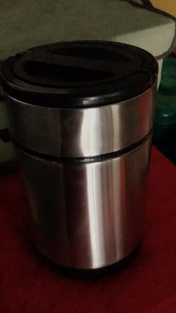 Thiết kế 3 khay bên trong