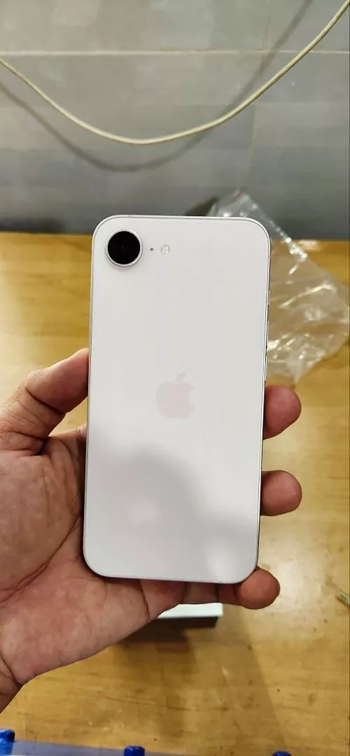 iPhone 17e 256GB – cổng USB-C và MagSafe