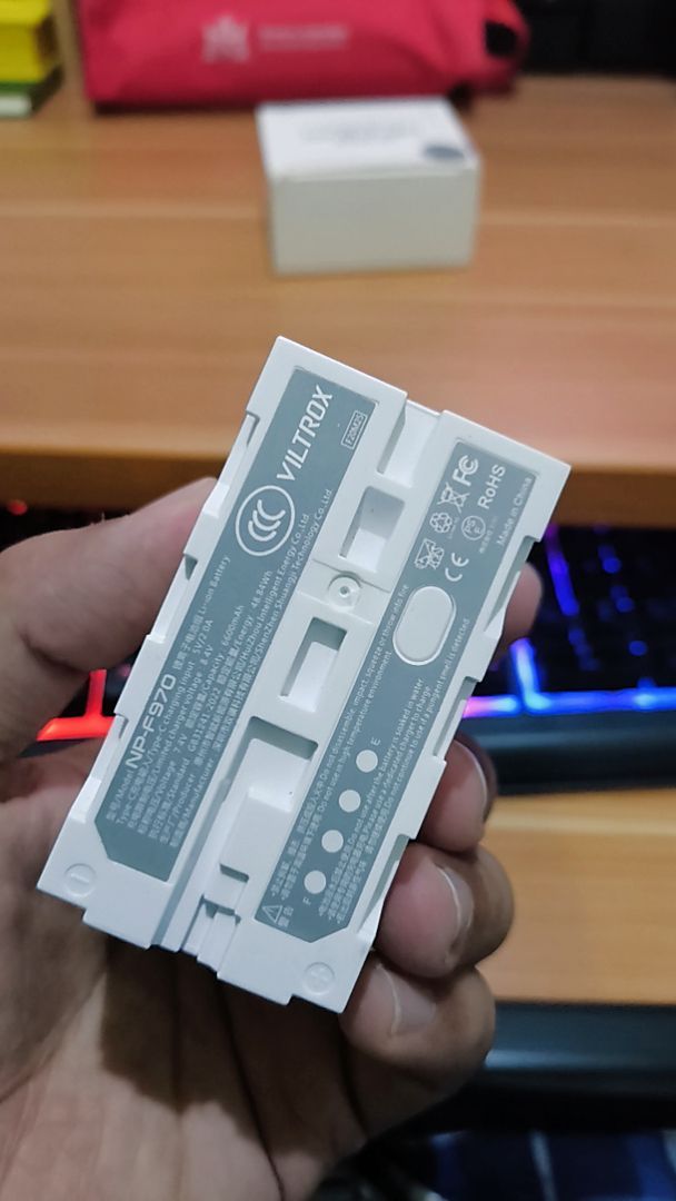 Pin Viltrox NP-F với cổng USB-C