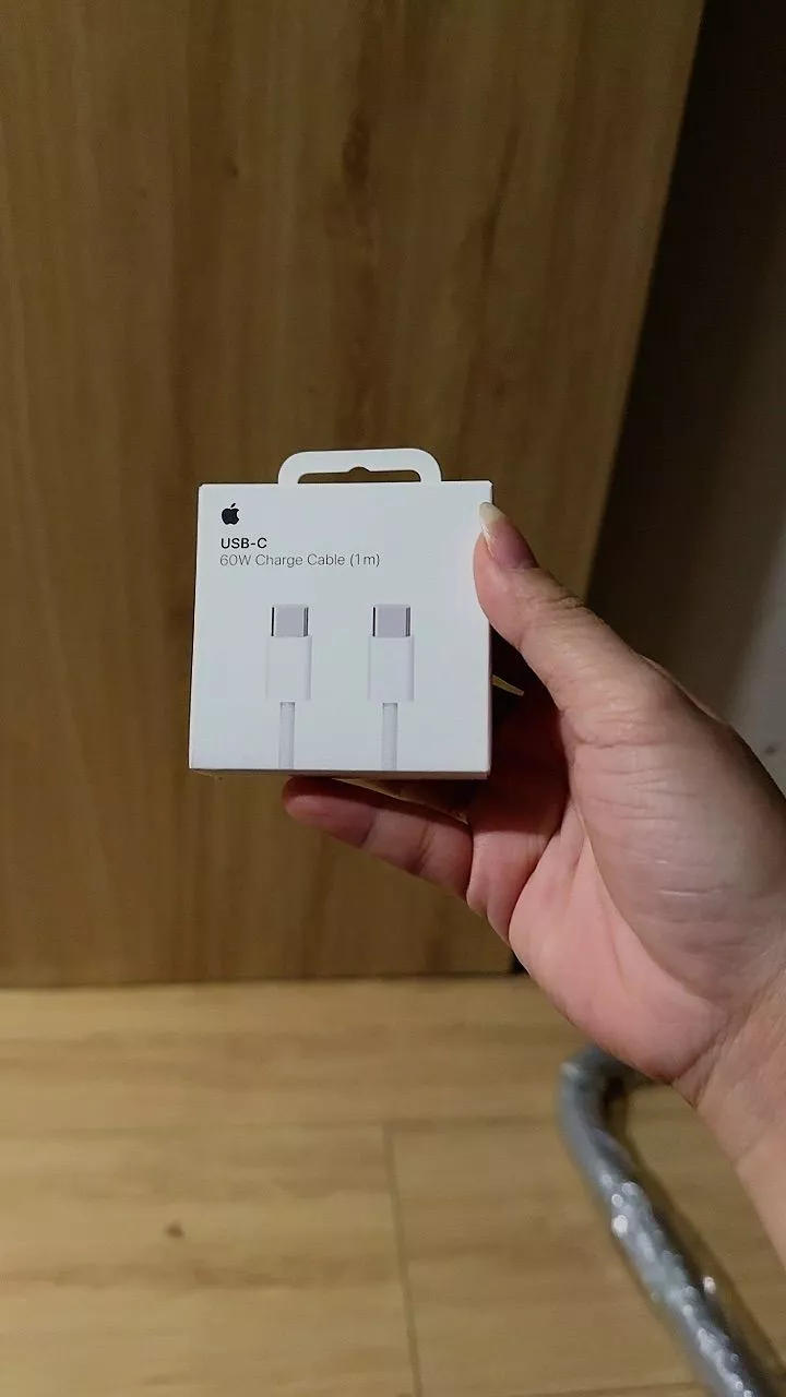 Cáp sạc Apple màu trắng