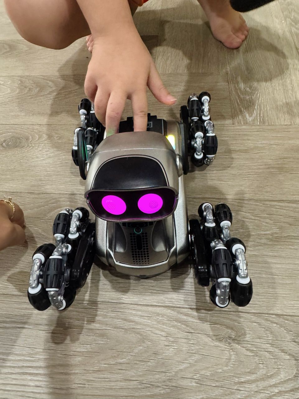 Xe đồ chơi mini chạy đà