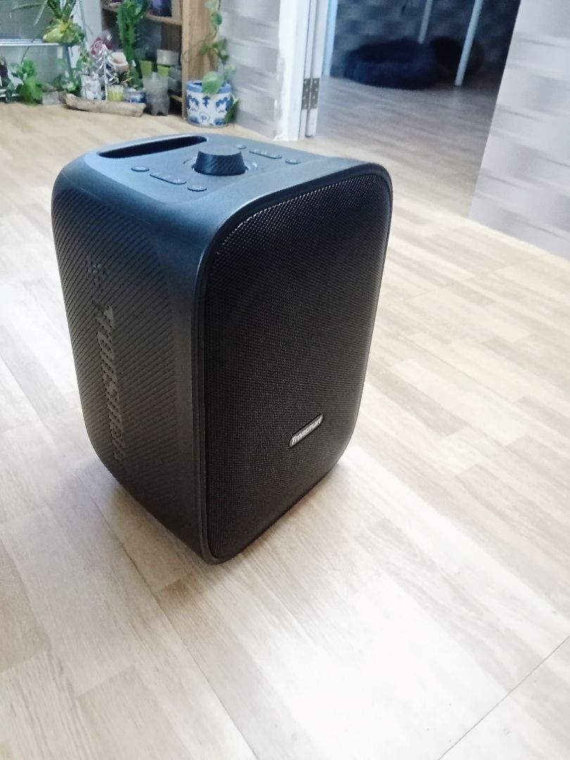 Các cổng kết nối trên Tronsmart Halo 200