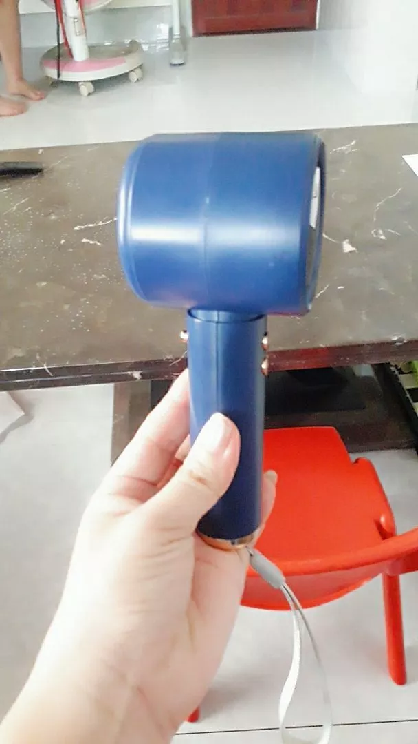 Quạt Minu N68 mang theo khi đi làm