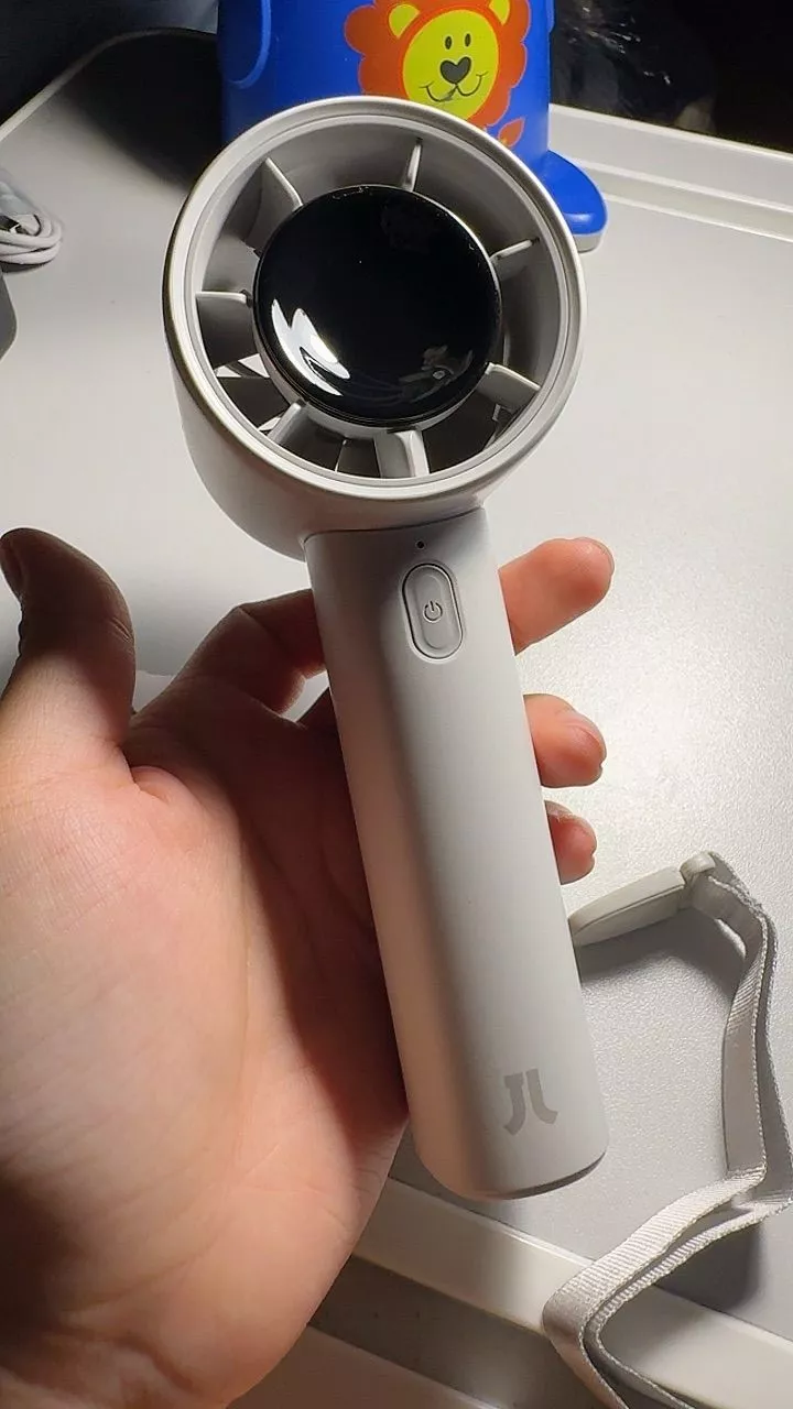 Màn hình LED và thiết kế quạt