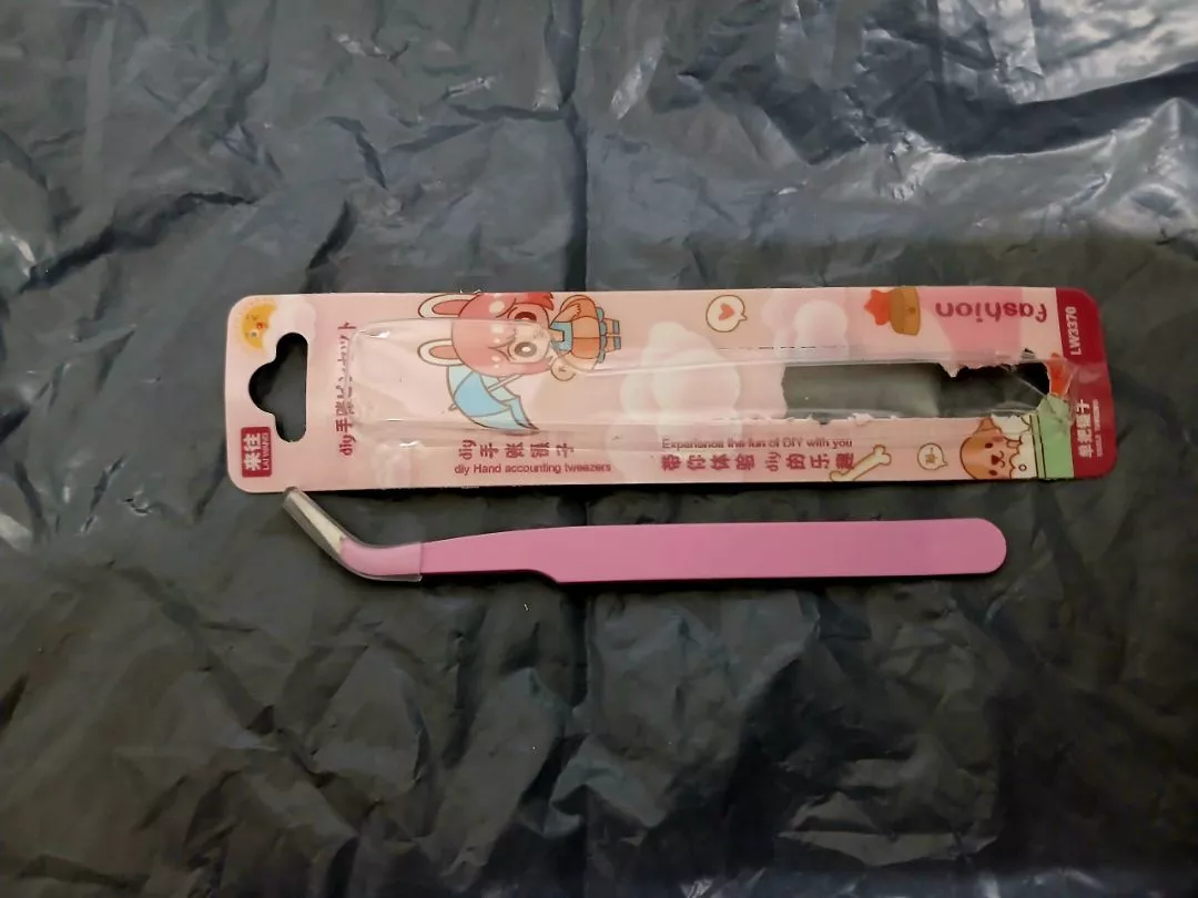 Nhíp gắp mi giả thiết kế cong dễ thao tác