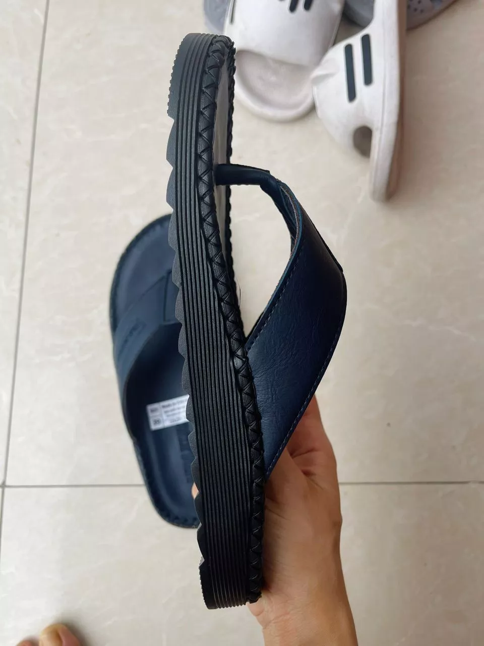 Dép nam xỏ ngón Halita nhìn nghiêng