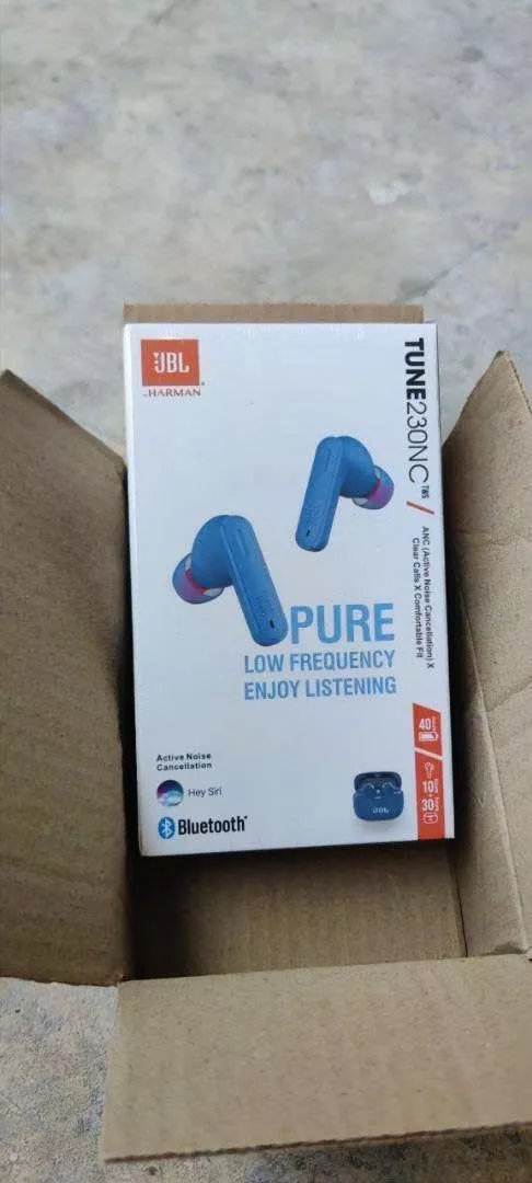 Hình ảnh tai nghe JBL Tune 230NC thực tế