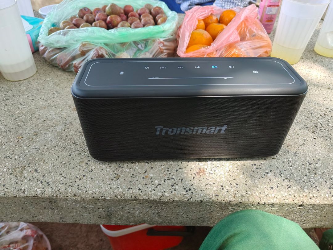 Các cổng kết nối của loa Tronsmart Element Mega Pro