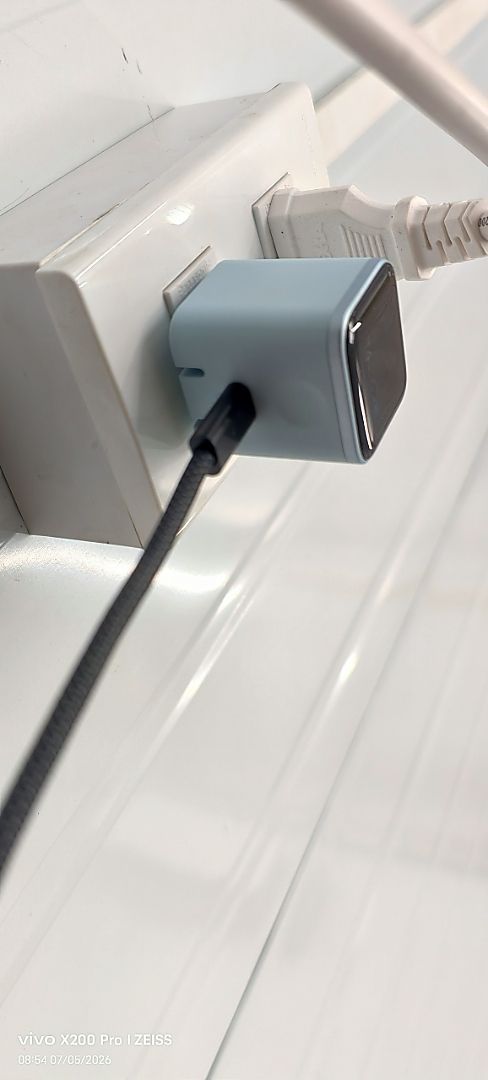 Thiết kế chân gập 180 độ