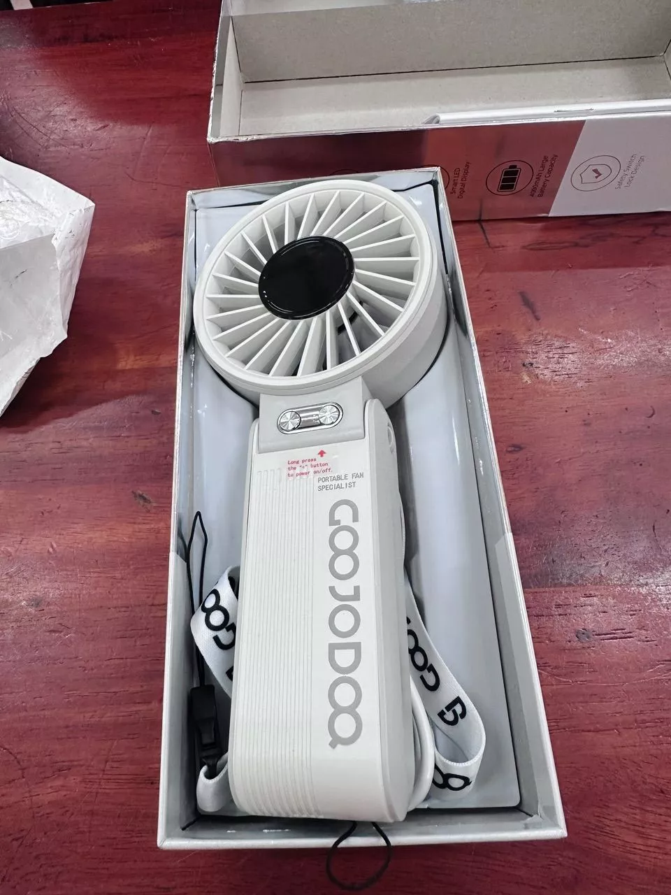 Quạt GOOJODOQ màn hình LED hiển thị pin