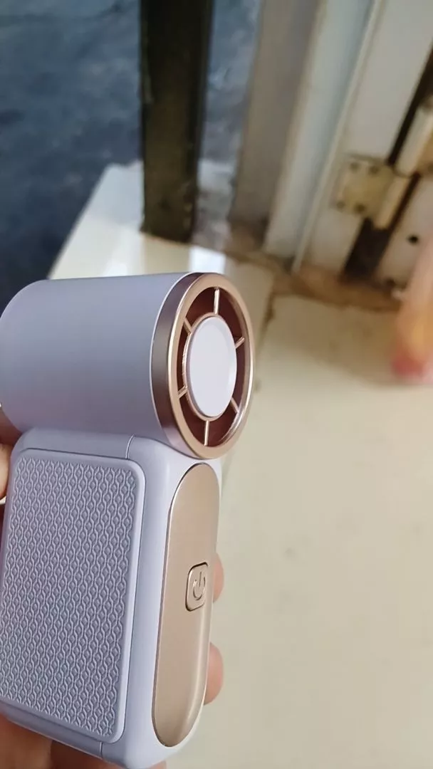 Quạt tích điện cầm tay mini 100 cấp độ gió