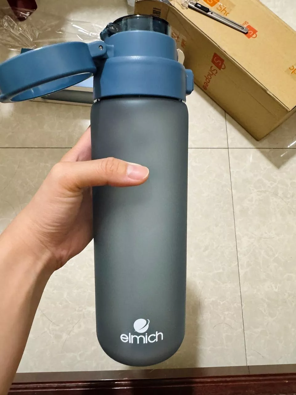 Nắp bình và ống hút