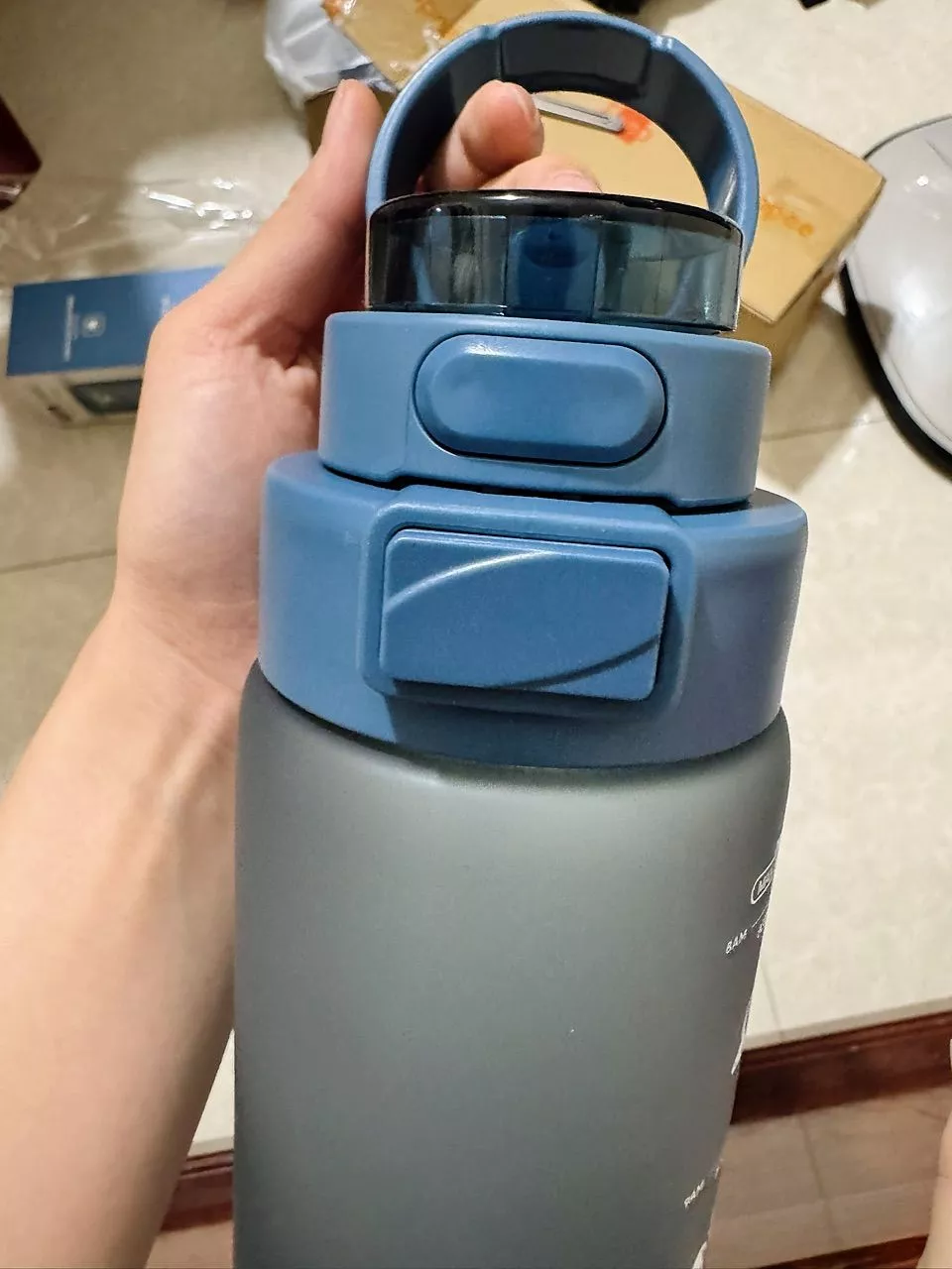 Bình nước có tay cầm
