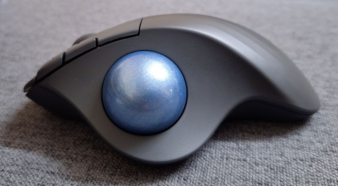 Các nút trên chuột Logitech Ergo M575s