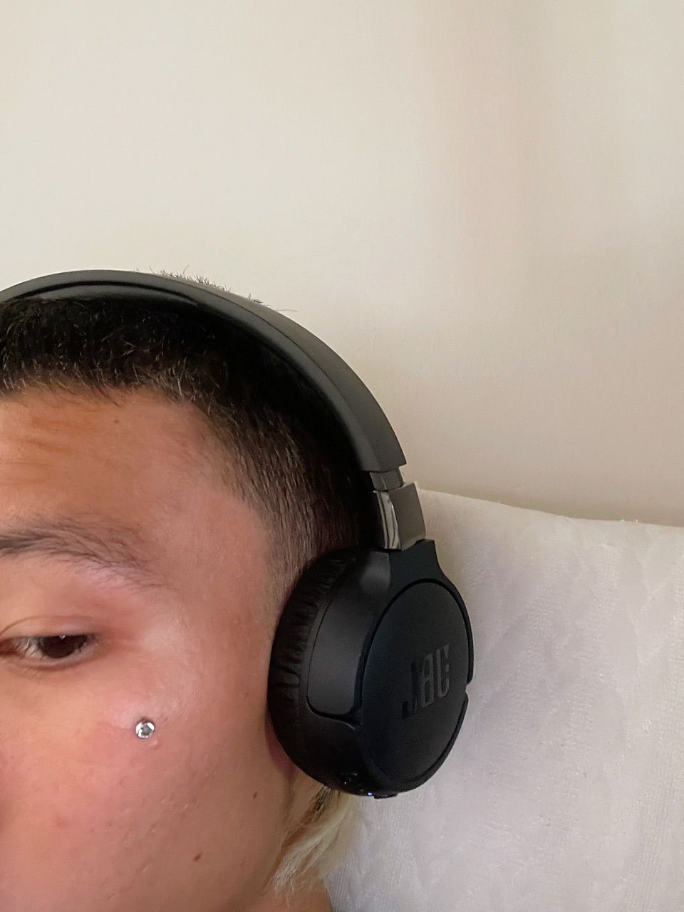 Tai nghe Bluetooth JBL Tune 670NC