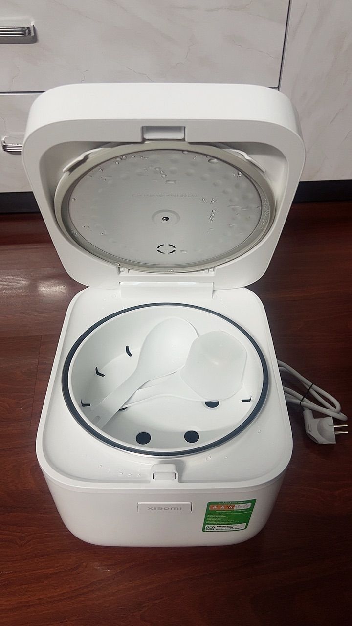Nồi cơm điện Xiaomi nhìn từ phía trên