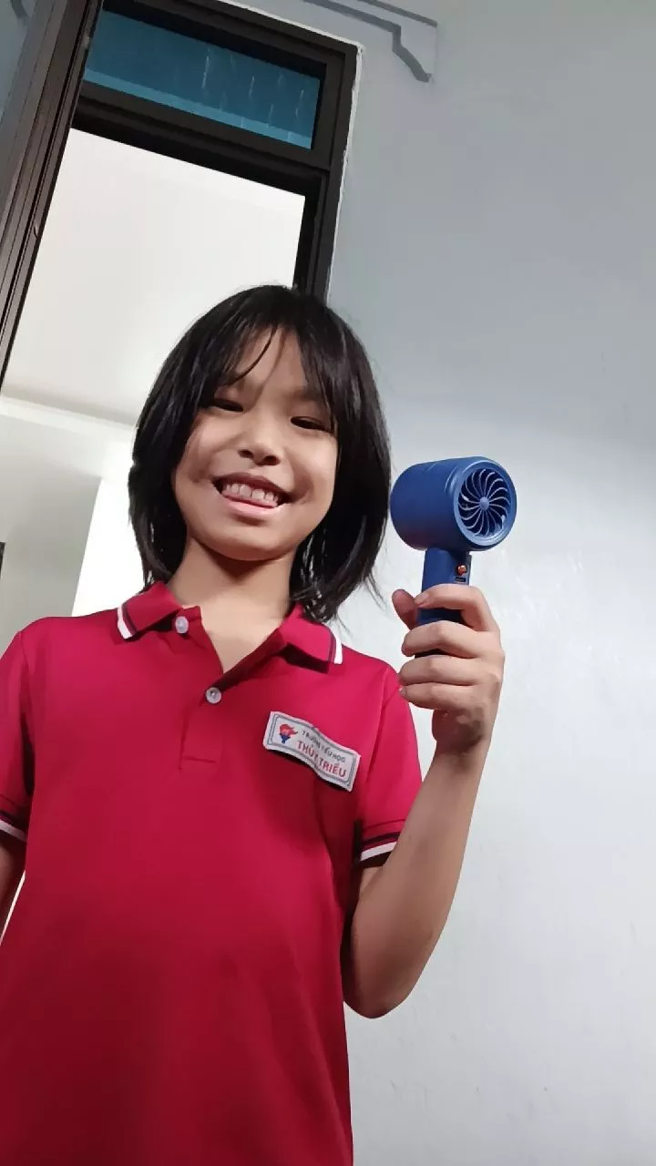 Quạt cầm tay mini với luồng gió mạnh