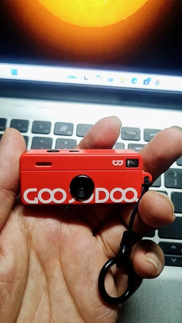 Camera mini Goojodoq gắn móc khóa tiện lợi