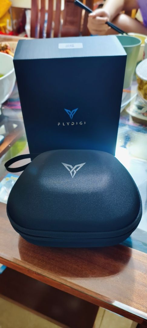 Ngăn chứa phụ kiện của túi Flydigi