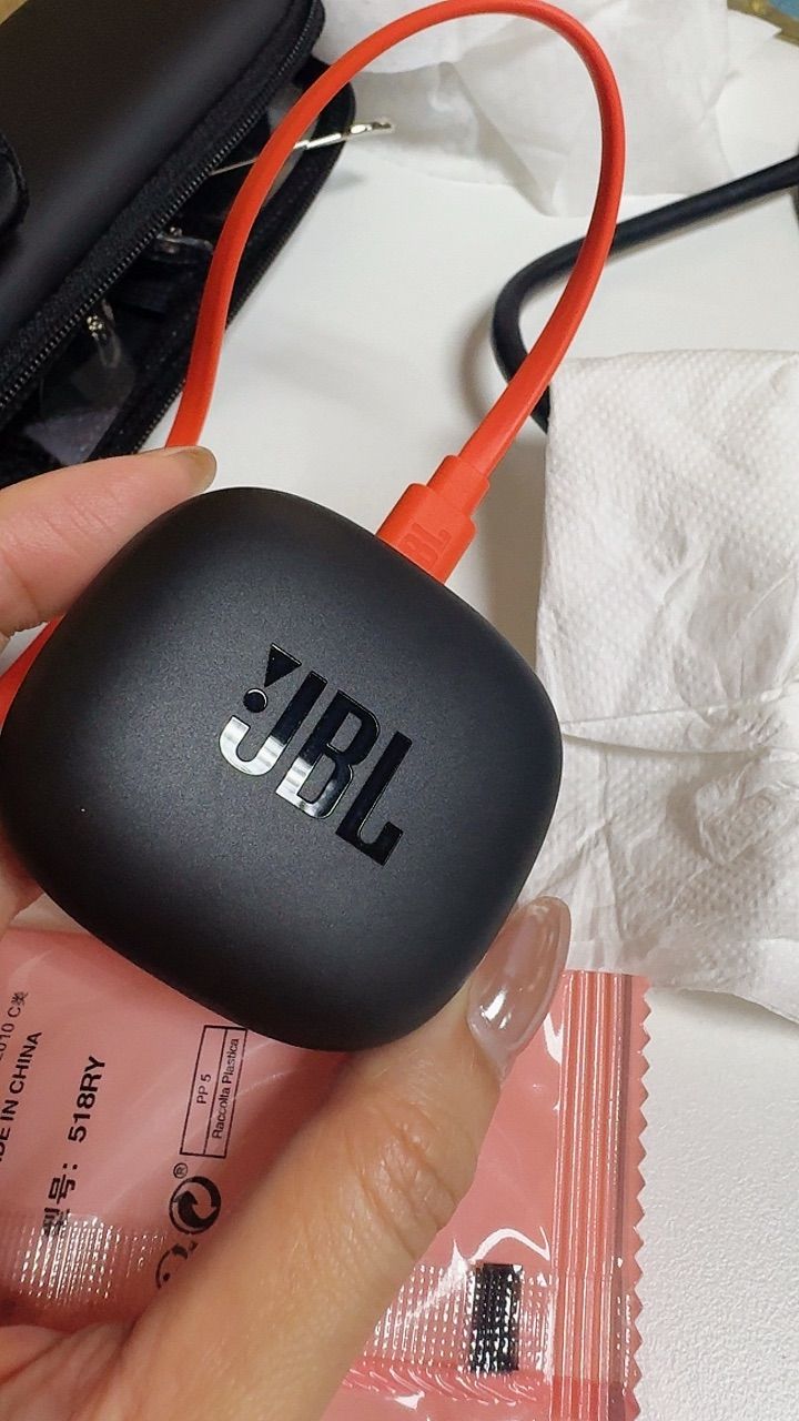 Hộp sạc JBL Wave Flex 2