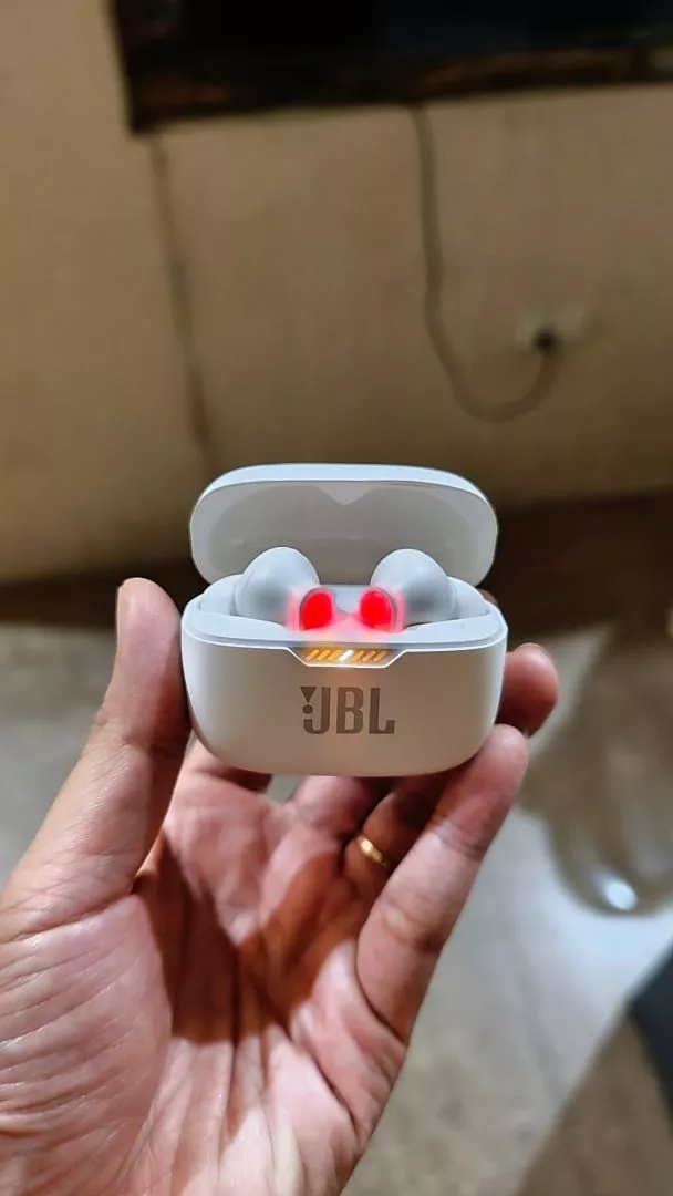 Tai nghe JBL Tune 230NC với nhiều màu sắc